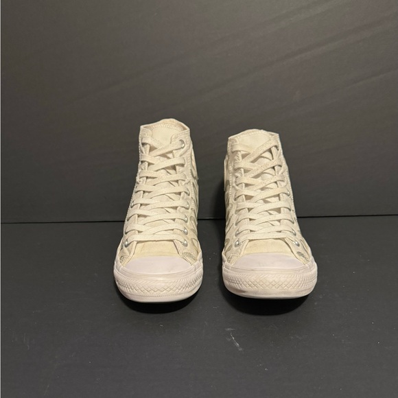 Converse - Picture 8 of 15